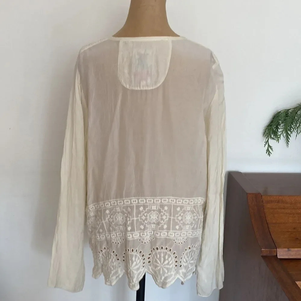 Johnny Was sz M sheer ivory long sleeve v neck w/ tie detail excellent condition - Picture 5 of 11